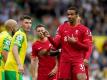 Joel Matip (r) glaubt an gute Titelchancen für den FC Liverpool. Foto: Joe Giddens/PA Wire/dpa