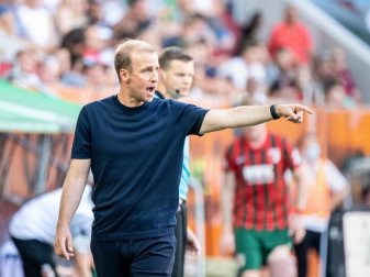 Trainer Sebastian Hoeneß dementierte ein Transfer-Gerücht. Foto: Matthias Balk/dpa