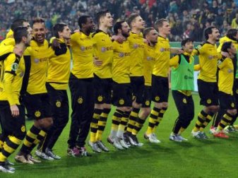 Nach 30 Punkten Rückstand im vergangenen Jahr fehlen dem BVB in der Winterpause 2015 nur fünf Punkte auf die Bayern. Foto: Stefan Puchner(Stefan Puchner) Nach 30 Punkten Rückstand im vergangenen Jahr fehlen dem BVB in der Winterpause 2015 nur fünf Punkte auf die Bayern. Foto: Stefan Puchner(Stefan Puchner)