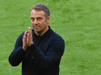 Hansi Flick möchte in ständigen Kontakt Nationalspielern Hansi Flick möchte in ständigen Kontakt Nationalspielern