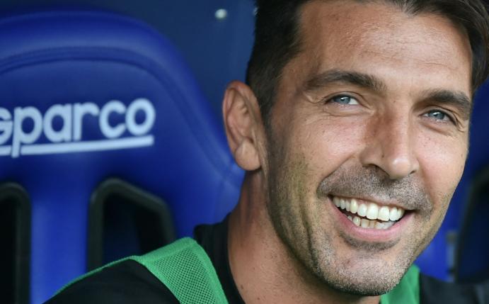 Gianluigi Buffon steht immer noch zwischen den Pfosten