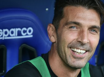 Gianluigi Buffon steht immer noch zwischen den Pfosten Gianluigi Buffon steht immer noch zwischen den Pfosten