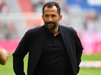 Bayerns Sportvorstand Hasan Salihamidzic vor der Partie gegen Köln. Foto: Sven Hoppe/dpa Bayerns Sportvorstand Hasan Salihamidzic vor der Partie gegen Köln. Foto: Sven Hoppe/dpa