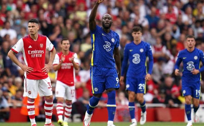 Chelsea-Neuzugang Romelu Lukaku (M) traf schon nach 15 Minuten zur Führung. Foto: Nick Potts/PA Wire/dpa