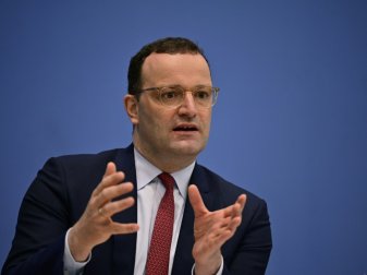Zuschauer-Frage: Spahn macht Bundesligisten Hoffnung Zuschauer-Frage: Spahn macht Bundesligisten Hoffnung