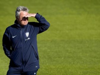 Fußball-Lehrer Guus Hiddink soll den FC Chelsea wohl aus der Abstiegszone befreien. Foto: Koen van Weel(Koen Van Weel) Fußball-Lehrer Guus Hiddink soll den FC Chelsea wohl aus der Abstiegszone befreien. Foto: Koen van Weel(Koen Van Weel)
