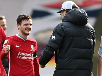 Andy Robertson (l.) verlängert beim FC Liverpool Andy Robertson (l.) verlängert beim FC Liverpool