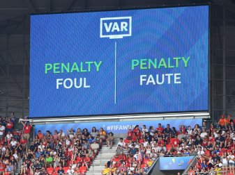 Fragliche Sequenzen werden im Stadion gezeigt Fragliche Sequenzen werden im Stadion gezeigt