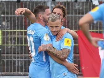 Jonathan Schmid (M.) wird dem SC Freiburg fehlen. Foto: Daniel Karmann/dpa Jonathan Schmid (M.) wird dem SC Freiburg fehlen. Foto: Daniel Karmann/dpa