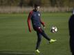 Pulisic jongliert während des Trainings der US-Nationalmannschaft mit dem Ball. Foto: Matt Dunham/AP/dpa