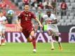Bayerns Niklas Süle (l) im Laufduell mit dem Kölner Anthony Modeste. Foto: Sven Hoppe/dpa