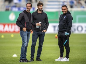 Hertha-Geschäftsführer Fredi Bobic (l) erhofft sich von Neuzugang Ekkelenkamp neue Impulse für die Offensive. Foto: David Inderlied/dpa Hertha-Geschäftsführer Fredi Bobic (l) erhofft sich von Neuzugang Ekkelenkamp neue Impulse für die Offensive. Foto: David Inderlied/dpa
