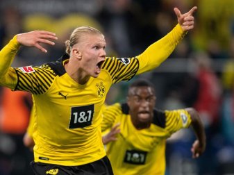 Dortmunds Torschütze Erling Haaland jubelt nach seinem Kracher zum 3:2 Endstand. Foto: Marius Becker/dpa Dortmunds Torschütze Erling Haaland jubelt nach seinem Kracher zum 3:2 Endstand. Foto: Marius Becker/dpa