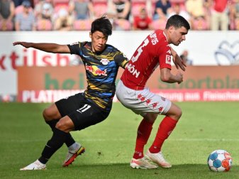 Hee-chan Hwang (l) könnte Leipzig noch vor Ende der Transferperiode verlassen. Foto: Torsten Silz/dpa Hee-chan Hwang (l) könnte Leipzig noch vor Ende der Transferperiode verlassen. Foto: Torsten Silz/dpa