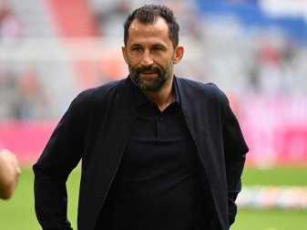 Bayerns Sportvorstand Hasan Salihamidzic vor der Partie im Stadion. Foto: Sven Hoppe/dpa Bayerns Sportvorstand Hasan Salihamidzic vor der Partie im Stadion. Foto: Sven Hoppe/dpa