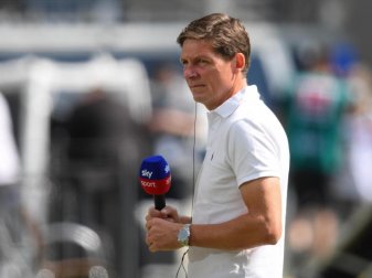 Frankfurts Cheftrainer Oliver Glasner im Interview vor der Partie. Foto: Arne Dedert/dpa Frankfurts Cheftrainer Oliver Glasner im Interview vor der Partie. Foto: Arne Dedert/dpa