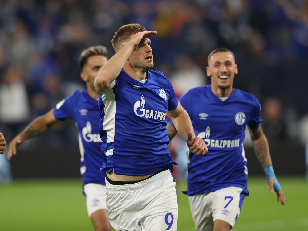 Doppelpack: Simon Terodde (M.) schießt Schalke zum Sieg