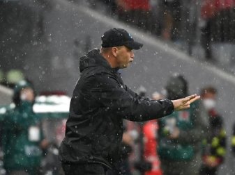 Herthas Trainer Pal Dardai versucht seine Spieler per Ansprache von der Seitenlinie zu erreichen. Foto: Sven Hoppe/dpa Herthas Trainer Pal Dardai versucht seine Spieler per Ansprache von der Seitenlinie zu erreichen. Foto: Sven Hoppe/dpa