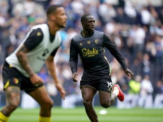 Moussa Sissoko (r) im Trikot des FC Watford. Foto: Mike Egerton/PA Wire/dpa Moussa Sissoko (r) im Trikot des FC Watford. Foto: Mike Egerton/PA Wire/dpa