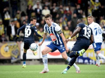 Der Karlsruher SC hat Abwehrspieler Daniel O'Shaughnessy (M.) vom finnischen Club HJK Helsinki verpflichtet. Foto: Mikko Stig/Lehtikuva/dpa Der Karlsruher SC hat Abwehrspieler Daniel O'Shaughnessy (M.) vom finnischen Club HJK Helsinki verpflichtet. Foto: Mikko Stig/Lehtikuva/dpa