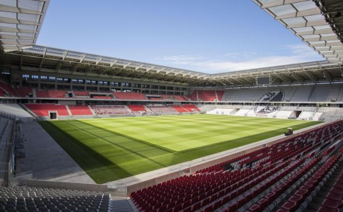 Der SC Freiburg zieht im Oktober in die neue Spielstätte. Foto: Tom Weller/dpa