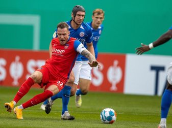 Patrick Schmidt (l) wechselt vom 1. FC Heidenheim zum FC Ingolstadt. Foto: Jens Büttner/dpa-Zentralbild/dpa Patrick Schmidt (l) wechselt vom 1. FC Heidenheim zum FC Ingolstadt. Foto: Jens Büttner/dpa-Zentralbild/dpa