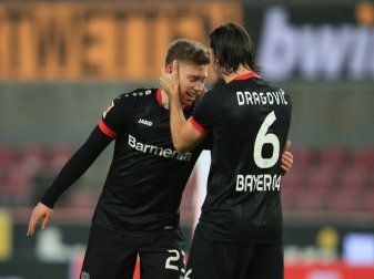 Mitchell Weiser (l.) wechselt nach Bremen Mitchell Weiser (l.) wechselt nach Bremen