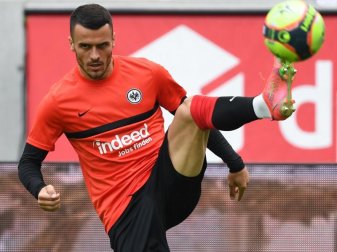 Eintracht Frankfurt plant weiter mit Filip Kostic. Foto: Arne Dedert/dpa Eintracht Frankfurt plant weiter mit Filip Kostic. Foto: Arne Dedert/dpa