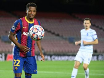 Ansu Fati (l.) übernimmt Messis Rückennummer Ansu Fati (l.) übernimmt Messis Rückennummer