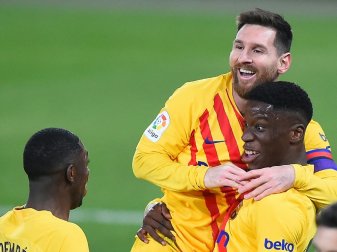 Ilaix Moriba (r.) lobt seinen ehemaligen Mitspieler Ilaix Moriba (r.) lobt seinen ehemaligen Mitspieler