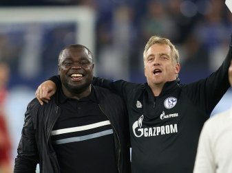 Asamoah und Büskens verlängern bei Schalke 04 Asamoah und Büskens verlängern bei Schalke 04