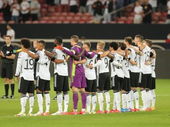 Nationalmannschaft würdigt "Bomber der Nation" Nationalmannschaft würdigt "Bomber der Nation"