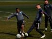 Das deutsche U21-Team um Youssoufa Moukoko (l) ist in Lettland gefordert. Foto: Marton Monus/dpa