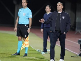 Hat die Debüts seiner Europameister Karim Adeyemi und David Raum in der A-Nationalmannschaft zufrieden verfolgt: Stefan Kuntz. Foto: Oksana Dzadan/dpa