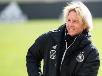 Bundestrainerin Martina Voss-Tecklenburg will sich mit Hansi Flick austauschen. Foto: Sebastian Gollnow/dpa