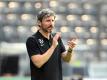 Steht mit Wolfsburg auf Platz eins der Bundesliga: VfL-Coach Mark van Bommel. Foto: Soeren Stache/dpa-Zentralbild/dpa