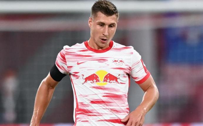 Kritisiert die Transferpolitik von RB Leipzig: Willi Orban in Aktion. Foto: Hendrik Schmidt/dpa-Zentralbild/ZB