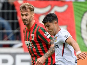 Exequiel Palacios (l) für Bayer Leverkusen in Aktion. Foto: Matthias Balk/dpa Exequiel Palacios (l) für Bayer Leverkusen in Aktion. Foto: Matthias Balk/dpa
