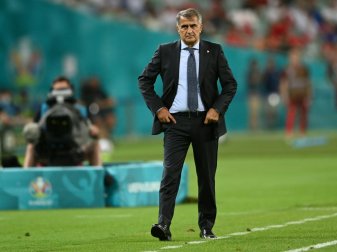 Senol Günes trainierte das türkische Team seit 2019