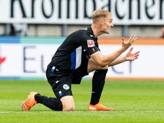 Amos Pieper hat Schmerzen am Sprunggelenk Amos Pieper hat Schmerzen am Sprunggelenk