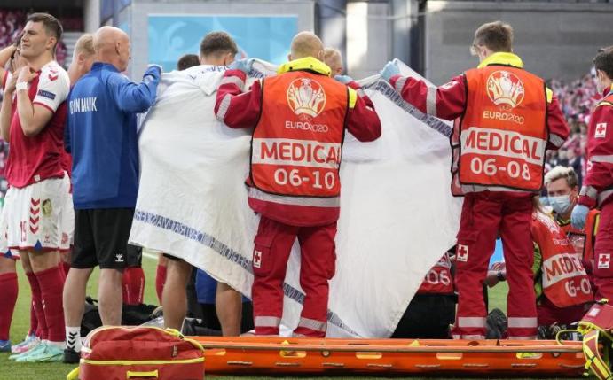 Bei der EM war in Kopenhagen der Däne Christian Eriksen zusammengebrochen. Foto: Martin Meissner/AP Pool/dpa