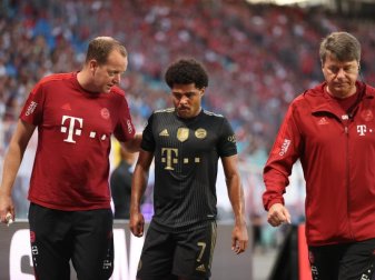 Bayerns Serge Gnabry (M) musste gegen Leipzig noch in der ersten Hälfte vom Platz. Foto: Jan Woitas/dpa-Zentralbild/dpa