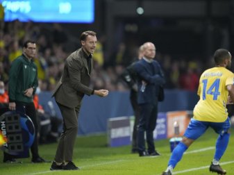 Salzburgs Trainer Matthias Jaissle (l) coacht seine Mannschaft von der Seitenlinie. Foto: Claus Bech/Ritzau Scanpix/AP/dpa Salzburgs Trainer Matthias Jaissle (l) coacht seine Mannschaft von der Seitenlinie. Foto: Claus Bech/Ritzau Scanpix/AP/dpa