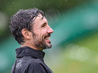 Voller Vorfreude auf die Champions League: Wolfsburgs Trainer Mark van Bommel. Foto: Swen Pförtner/dpa Voller Vorfreude auf die Champions League: Wolfsburgs Trainer Mark van Bommel. Foto: Swen Pförtner/dpa