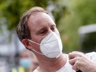 Fordert von der DFL eine Impf-Empfehlung für Profi-Fußballer: Oke Göttlich, Vereinspräsident vom FC St. Pauli. Foto: Markus Scholz/dpa Fordert von der DFL eine Impf-Empfehlung für Profi-Fußballer: Oke Göttlich, Vereinspräsident vom FC St. Pauli. Foto: Markus Scholz/dpa