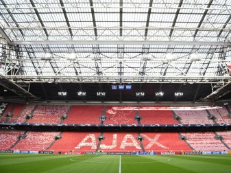 Ajax Amsterdam muss auf die beliebten «Marley-Trikots» verzichten, die nicht von der UEFA genehmigt wurden. Foto: Marius Becker/dpa Ajax Amsterdam muss auf die beliebten «Marley-Trikots» verzichten, die nicht von der UEFA genehmigt wurden. Foto: Marius Becker/dpa