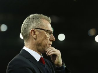 Peter Stöger sieht sein Team in der Außenseiterrolle Peter Stöger sieht sein Team in der Außenseiterrolle