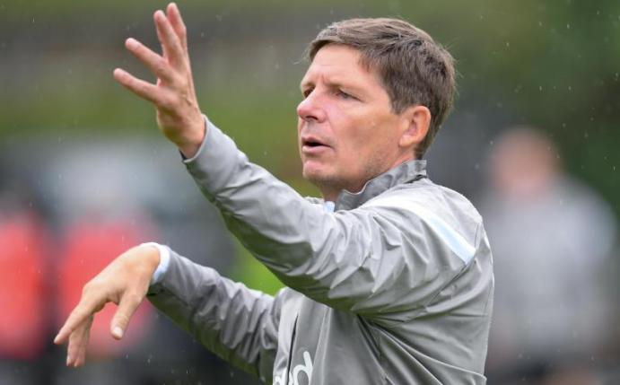 Muss Frankfurts Europa-Auftakt aus der Loge aus verfolgen: Eintracht-Coach Oliver Glasner. Foto: Arne Dedert/dpa