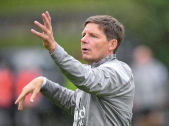 Muss Frankfurts Europa-Auftakt aus der Loge aus verfolgen: Eintracht-Coach Oliver Glasner. Foto: Arne Dedert/dpa Muss Frankfurts Europa-Auftakt aus der Loge aus verfolgen: Eintracht-Coach Oliver Glasner. Foto: Arne Dedert/dpa