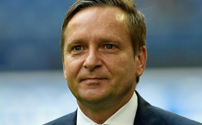 Horst Heldt sucht nach Verstärkungen für die Rückrunde(PIXATHLON/SID)